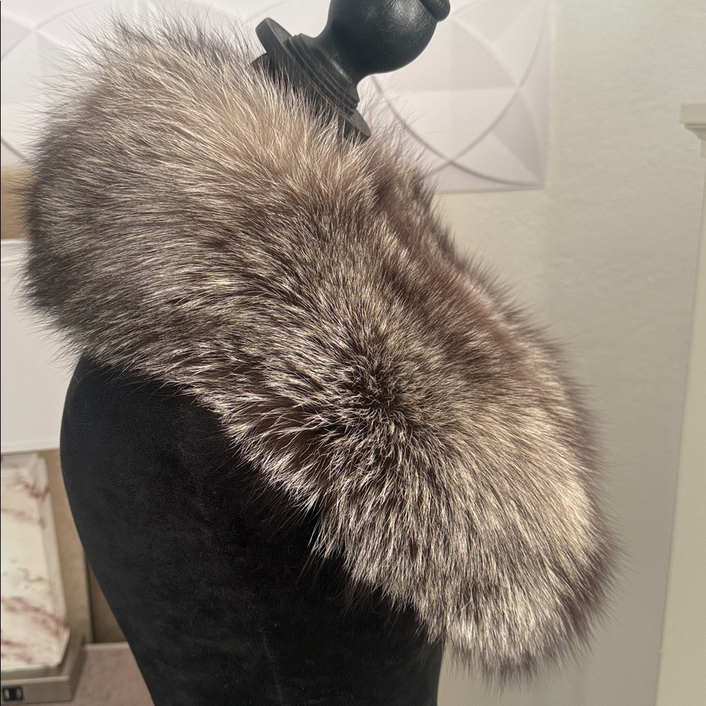 Saga furs crystal fox fur scarf clip on collar - Picture 5 of 10